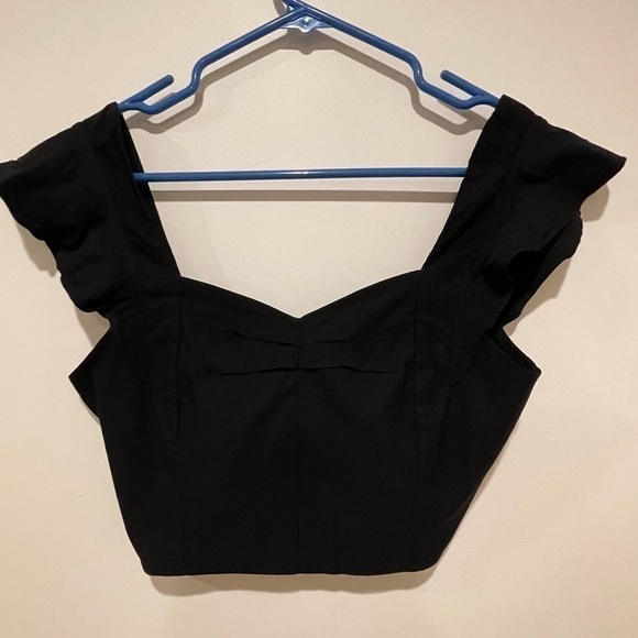 CBR Tops - Nwt CBR Large Black Crop Top With Ruffle Sleeve